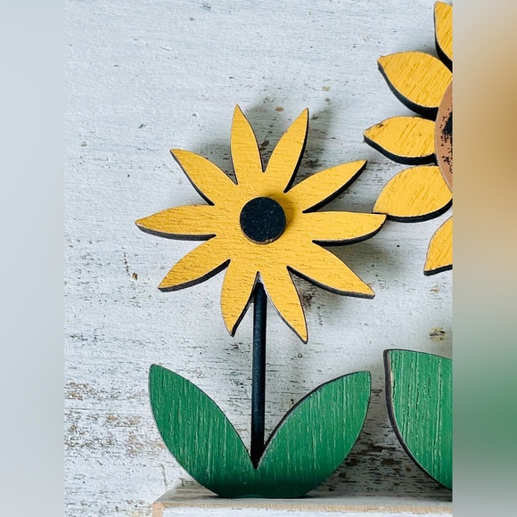 *Welcome Triple Flower Shelf Sitter - Picture 10 of 14